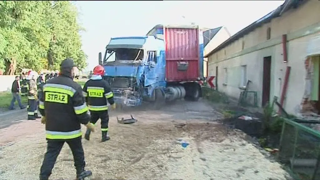 Tir wjechał w dom
