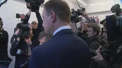 Tłok na otwarciu "Muzeum Zgody Bronisława Komorowskiego". Eksponaty spadają ze ścian