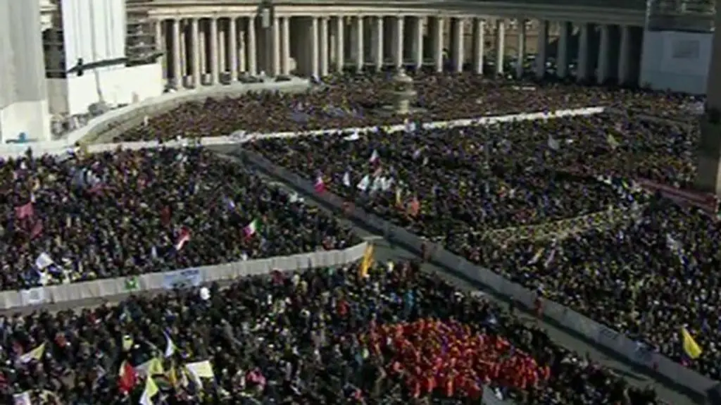 Tłumy na Placu Św. Piotra