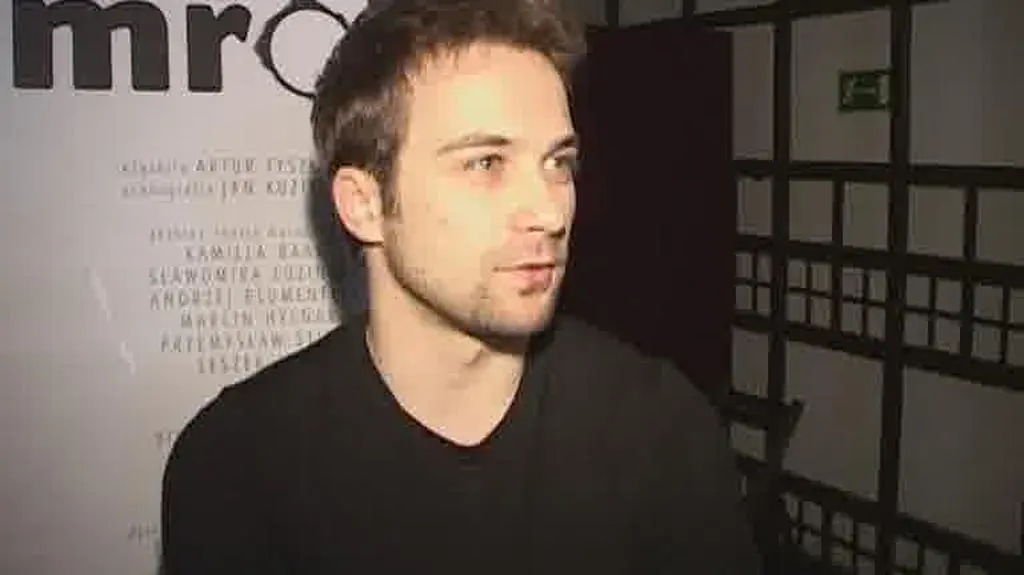 - To jest sztuka bazująca na słowie, sceny są tu ledwie  zarysowane - mówi Marcin Hycnar