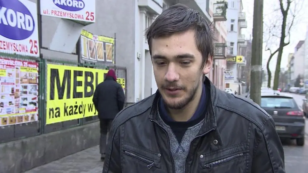 Tomasz Genow został zatrzymany przez policję za zrywanie nielegalnych reklam