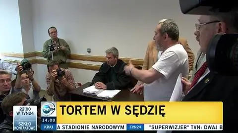 Tortem w sędzię na rozprawie Kiszczaka