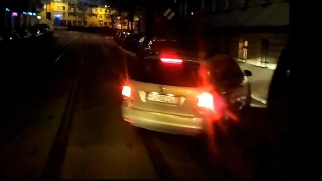 "Tryb nieśmiertelności - on. Level - medium" - piesi i kierowcy z okna motorniczego