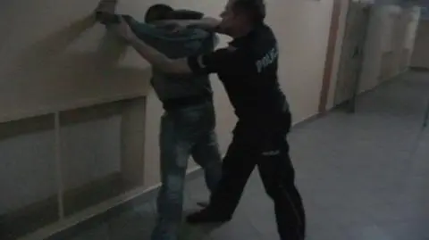 Trzech braci zatrzymanych po napaści na policjantów w Katowicach