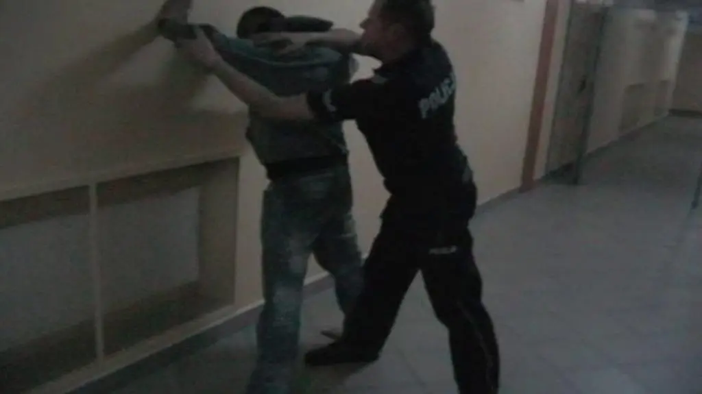 Trzech braci zatrzymanych po napaści na policjantów w Katowicach