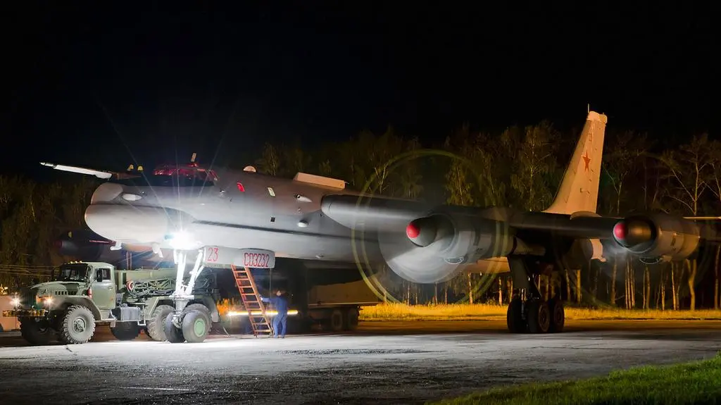 Tu-95 odpalający rakietę dalekiego zasięgu