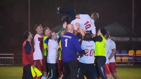 Tusk i Schetyna w jednej drużynie. Politycy rozegrali wspólny mecz 