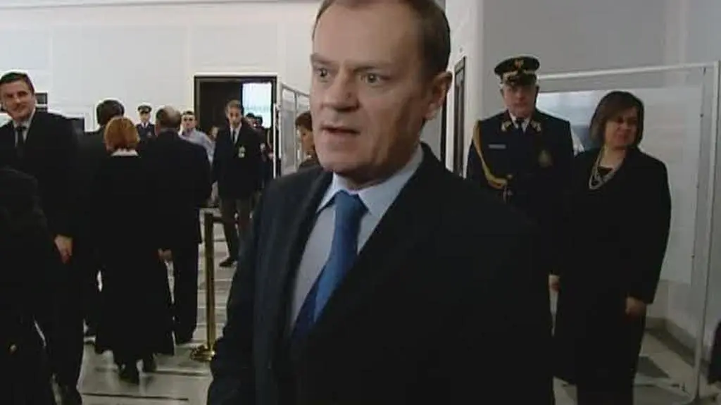 Tusk o decyzji klubu PiS