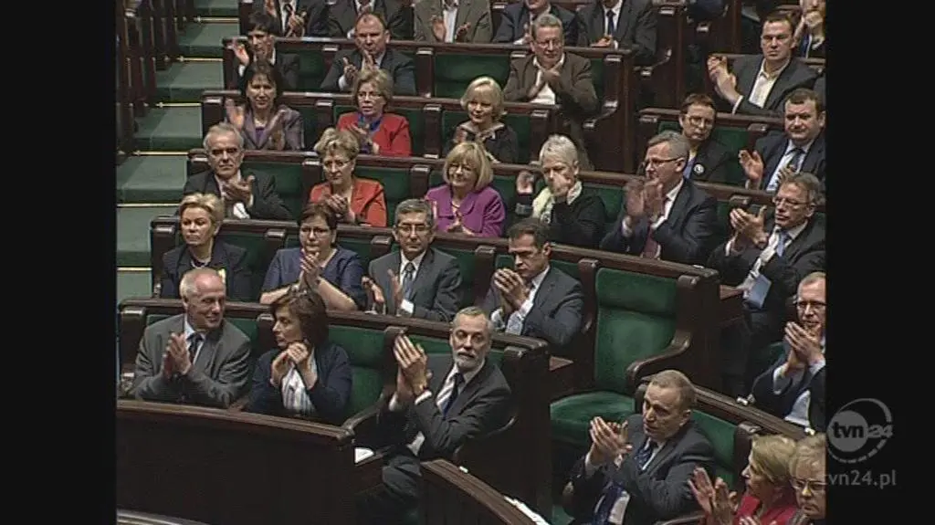 Tusk o projekcie ustawy PiS: tego typu działania przeszły do historii jako zdrada narodowa (TVN24)