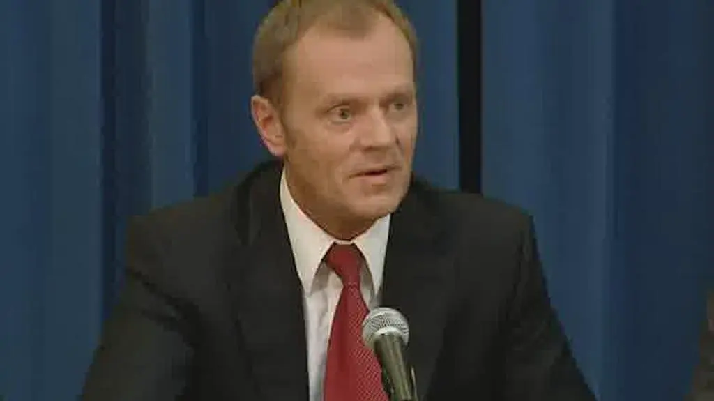 Tusk: za akta odpowiada SKW