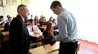 Uczą się, jak obsługiwać broń. "Ta wiedza może pomóc w obronie swoich bliskich"
