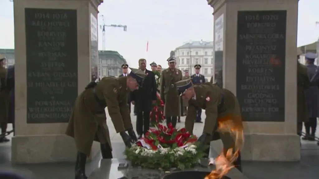 Uroczyste składanie wieńców przed Grobem Nieznanego Żołnierza 