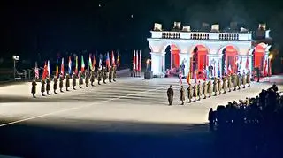 Uroczyste wciągnięcie flagi i hymn. Polska świętuje 15 lat w NATO