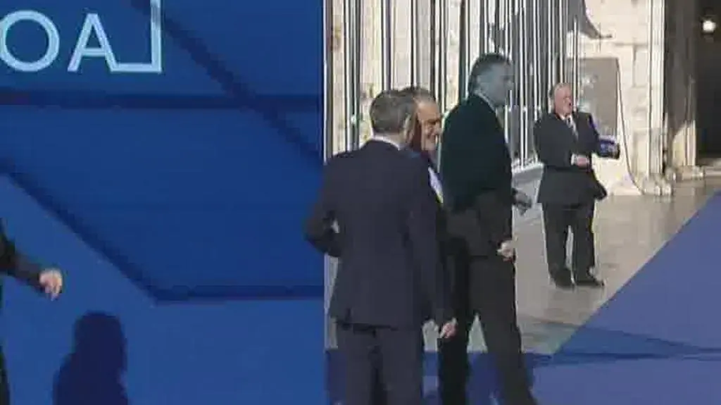 Uroczystości przebiegają w bogatej oprawie (TVN24)