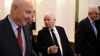 Uścisk dłoni, ciepłe słowa. Co Kaczyński powiedział Tuskowi?