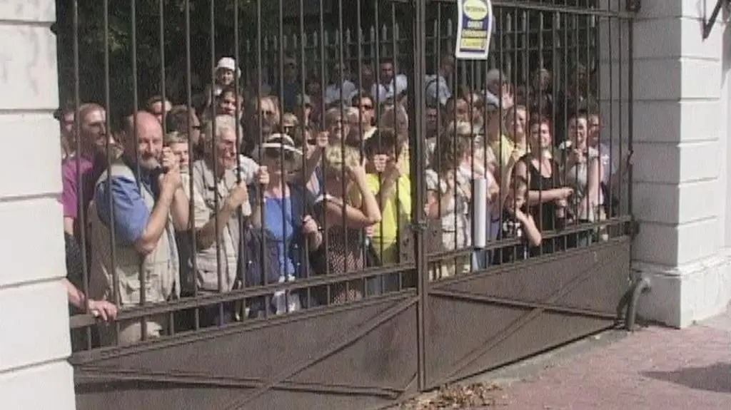 "Uwięzieni" widzowie