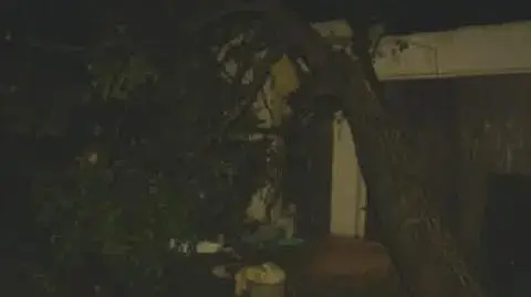 W Balcerzowicach kilkadziesiąt domów straciło dachy