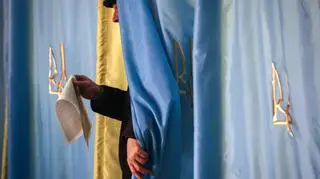 W Donbasie wybory przeprowadzono w połowie obwodów