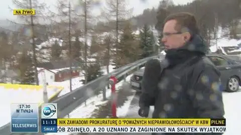 W górach wieje silny wiatr, pada deszcz ze śniegiem