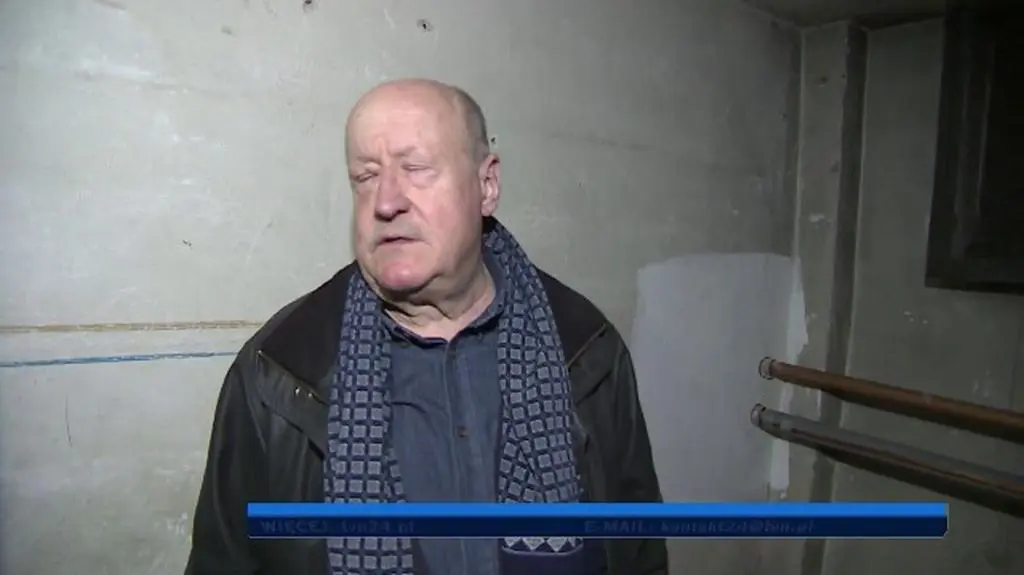 W jednej z cel na ścianach znaleziono napisy