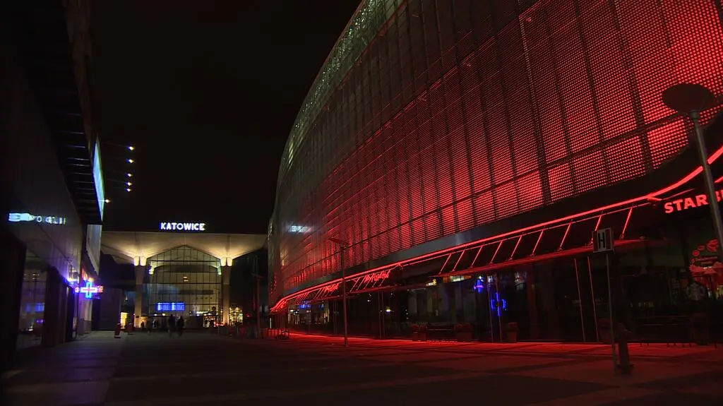 W Katowicach rozbłysła biało-czerwona iluminacja