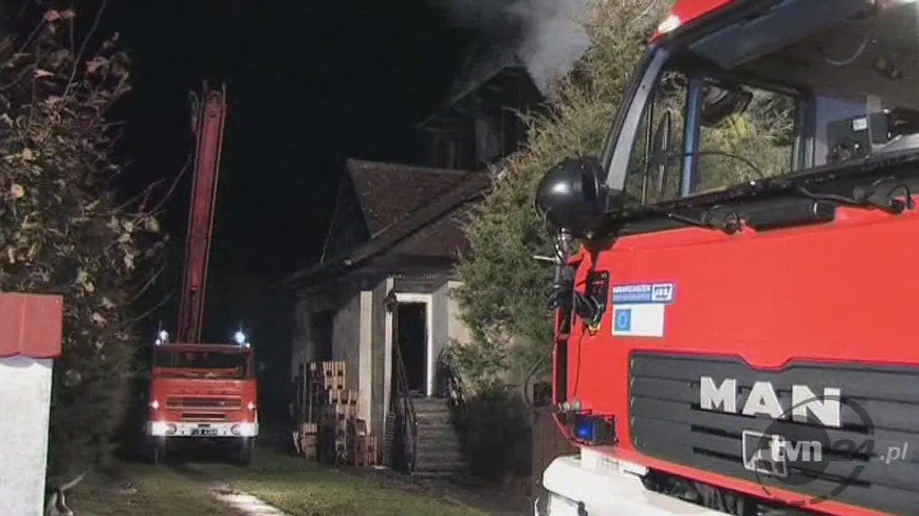 W OStrowcu spłonął dach domu jednorodzinnego