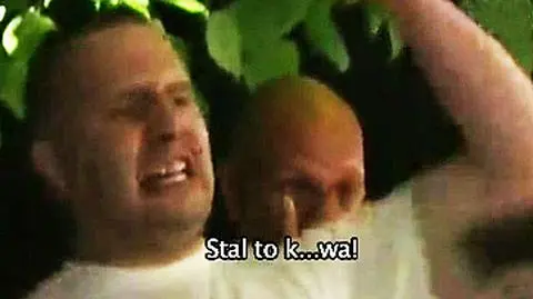 W pracy - urzędnik. Po pracy - kibol