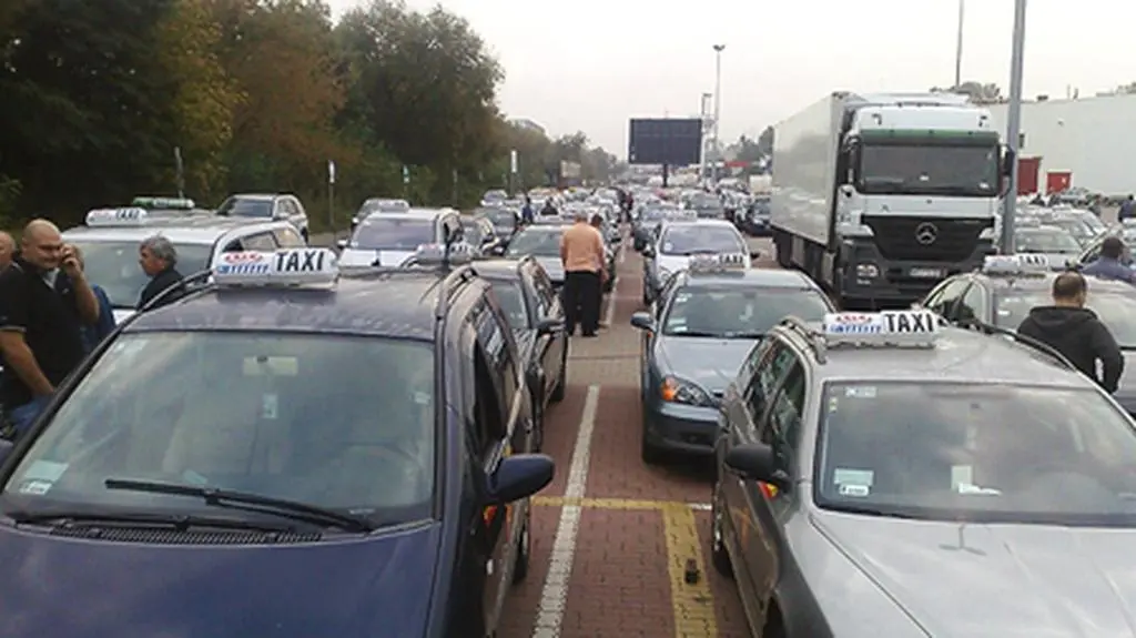 Walczą o większą stawkę za "trzaśnięcie drzwiami"