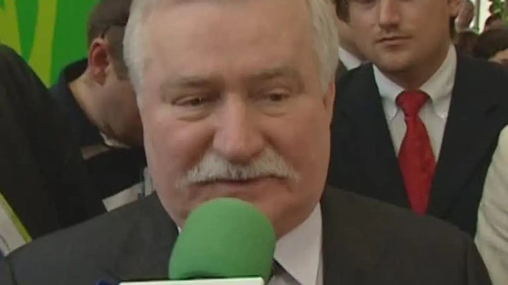 Wałęsa: Miałem kamerę nad łóżkiem