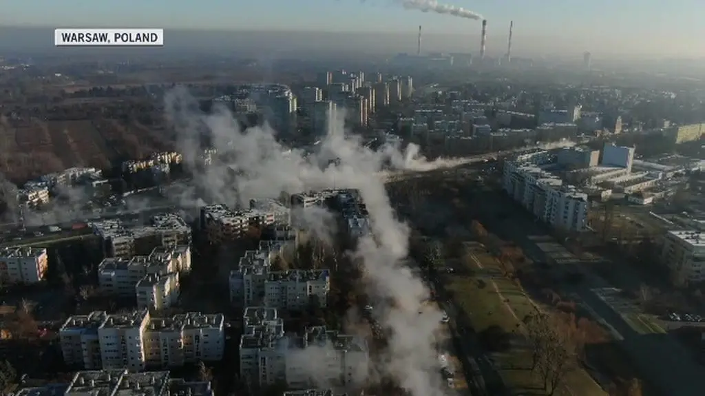 Warsaw. Burst water pipe wreaks havoc and sends 2 to hospital
