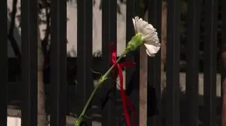 Warszawiacy pod ambasadą USA