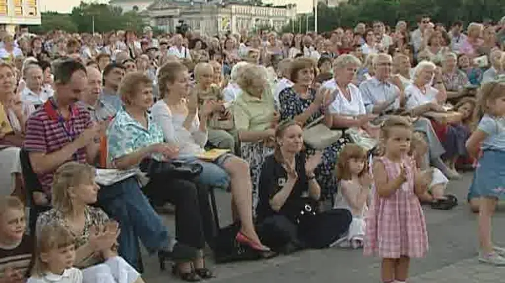 Warszawiacy śpiewali powstańcze piosenki (TVN24)