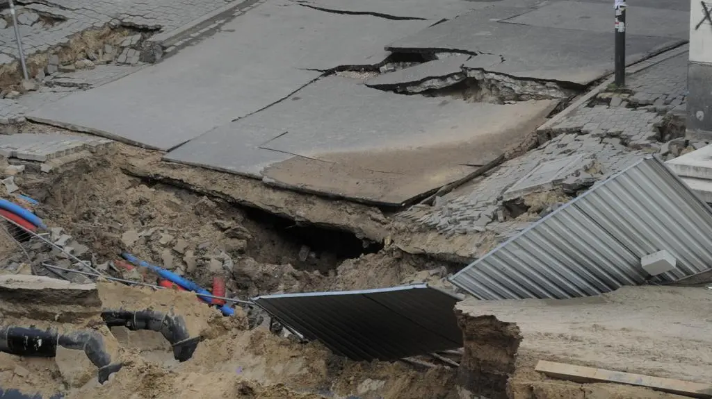 Wciąż zabezpieczany jest teren wokół awarii