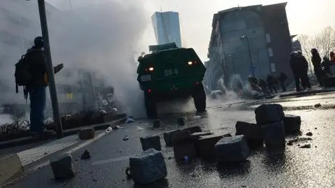 We Frankfurcie płoną samochody