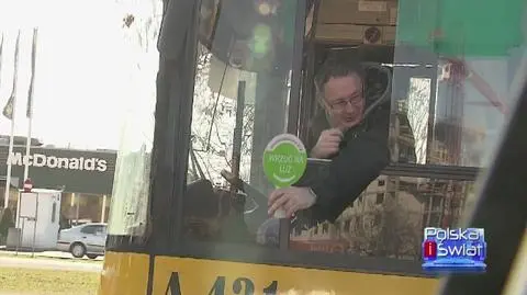Wesoły kierowca autobusu