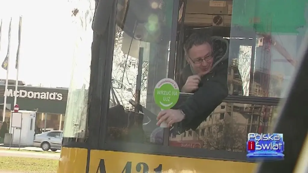 Wesoły kierowca autobusu