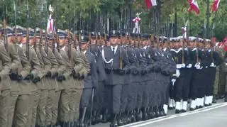 Wielka parada przeszła ulicami Warszawy. Defilowali także żołnierze z USA i Kanady