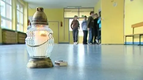 Wielki smutek najmłodszych Polaków (TVN Fakty, 12.04.2010)