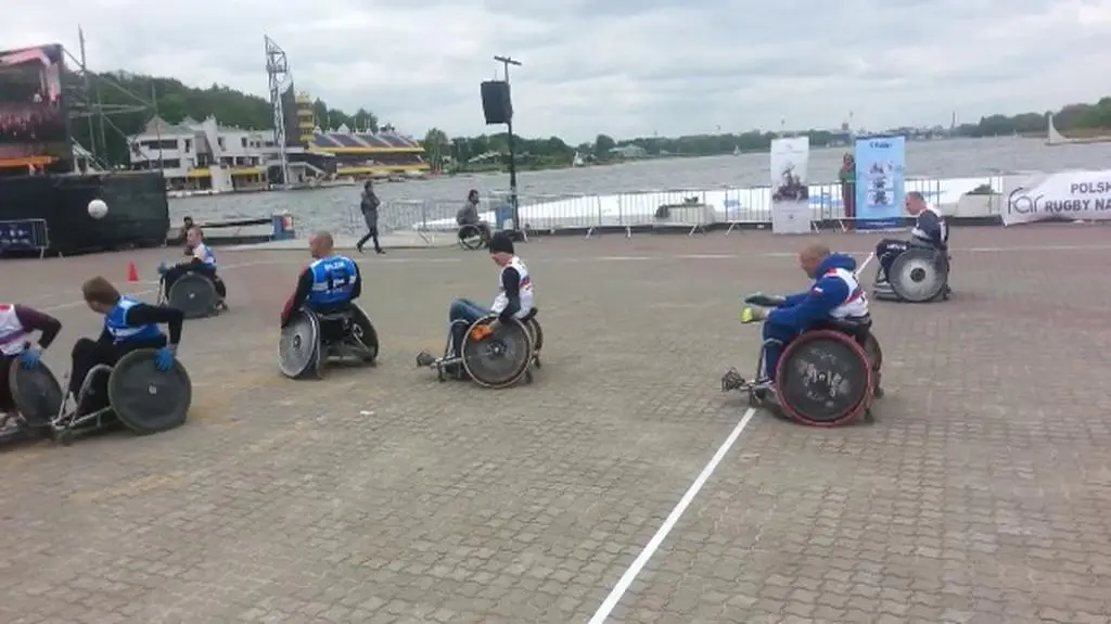Wings For Life: pokaz gry w piłkę na wózkach inwalidzkich