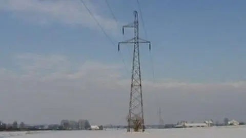 Wirtualne słupy nie dają mu budować domu