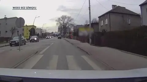 Wjechał na tory pod opadające szlabany