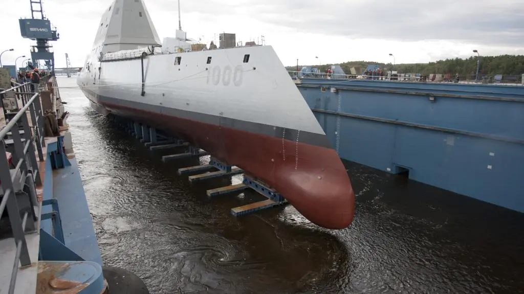 Wodowanie USS Zumwalt