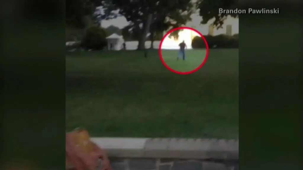 Wpadka Secret Service. Intruza złapali za późno
