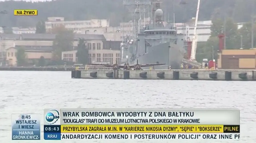 Wrak bombowca w gdyńskim porcie