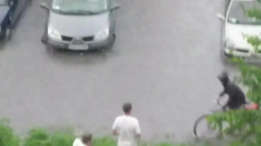 Wrocław, ulica Horbaczewskiego po deszczu