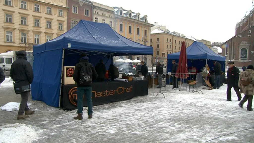 Wrzuć kasę dostaniesz kiełbaskę. MasterChef gotuje dla WOŚP