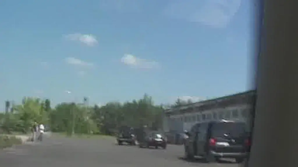 Wyprowadzenie z samochodu (kamera ruchoma)