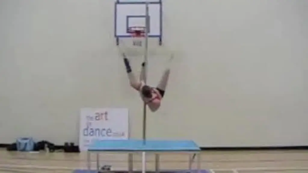 Występ Remmer w South Devon College w Paignton (www.youtube.com)