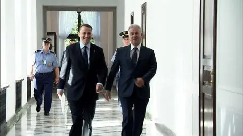 Z gabinetu Ewy Kopacz tanecznym krokiem. Grabarczyk równa do Sikorskiego