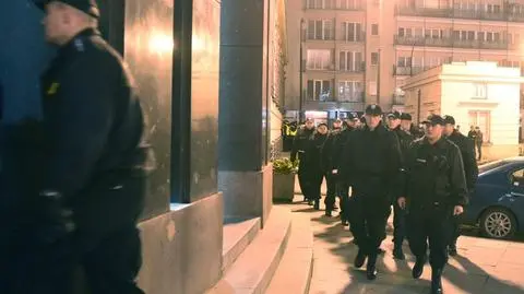 Zakończyła się okupacja PKW. Policja wyprowadziła protestujących